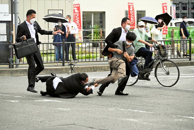 【現場動画】安倍晋三が奈良市大和西大寺駅で演説中に撃たれたか！SPは何してた？